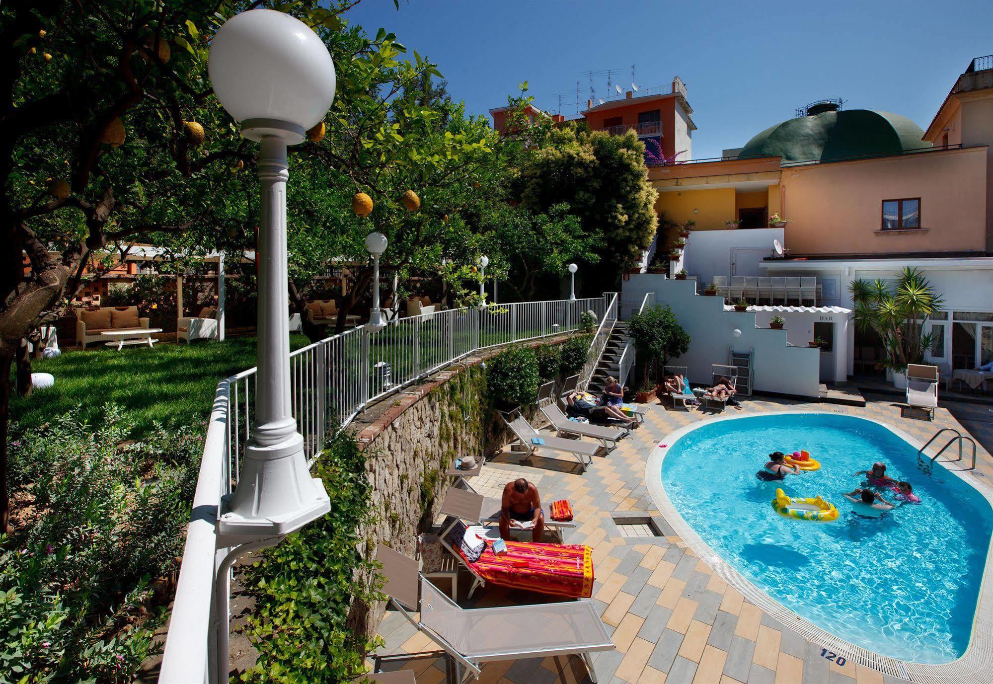 Hotel Capri سورينتو المظهر الخارجي الصورة